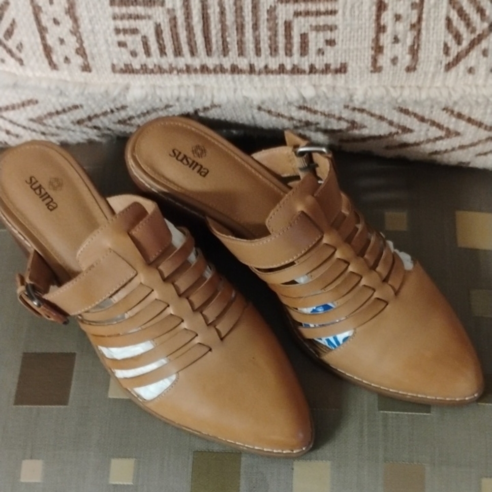 Susina Tige En Cur Tan Sandals